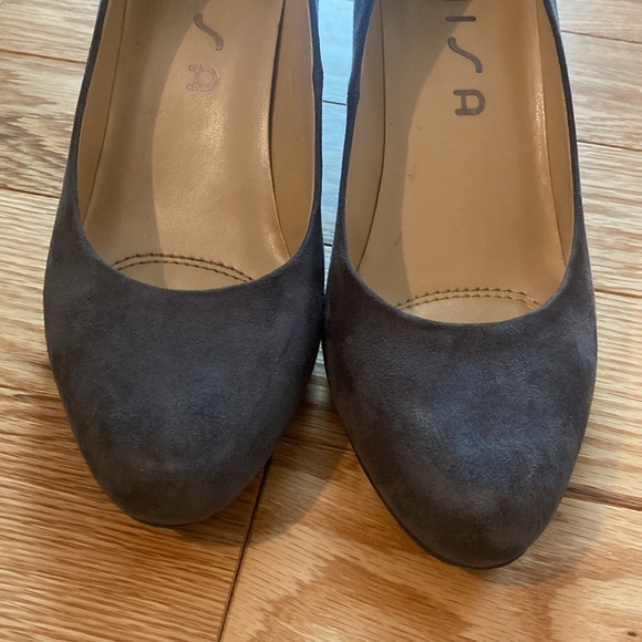 Dark gray heels - Picture 10 of 13